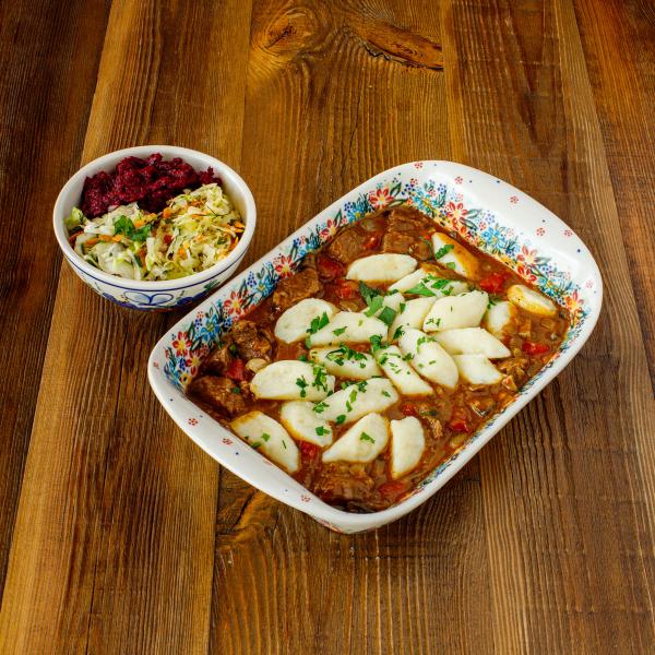 Gulasz wołowy z kopytkami