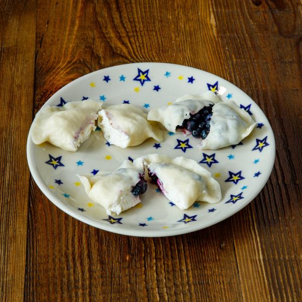 Pierogi sezonowe z owocami lub serem